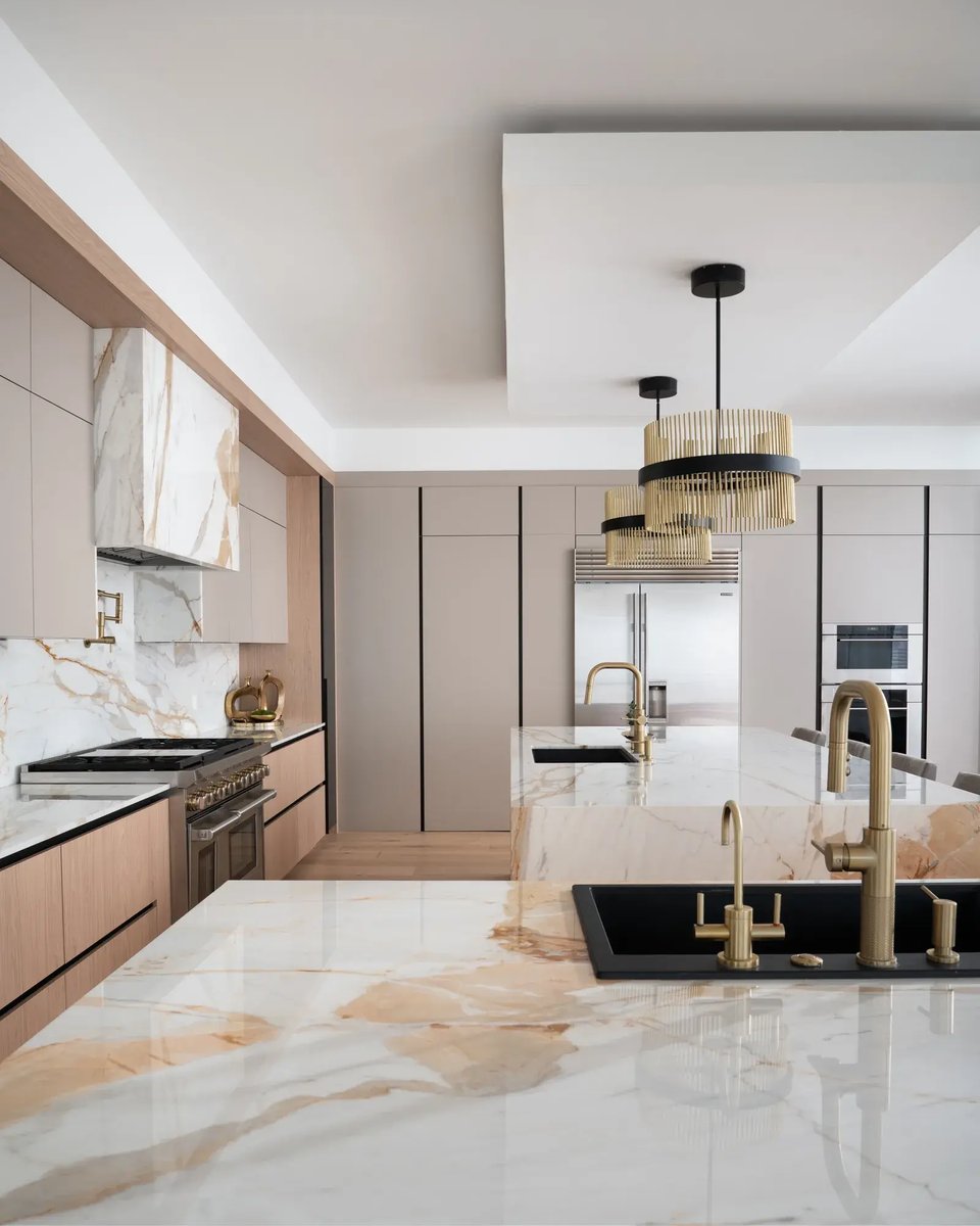 cody-rd-kitchen-remodel-countertop-detail-calacatta-viola-veining