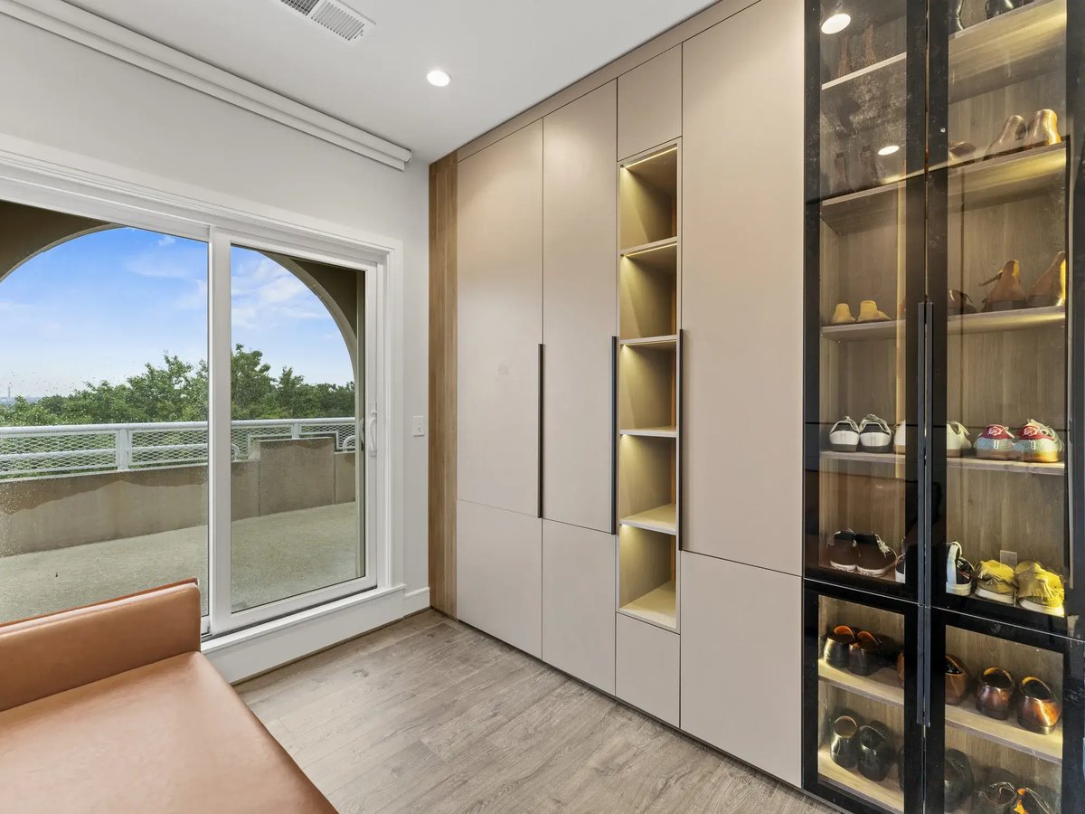 slater-condo-remodel-dressing-room-glass-front-shoe-display