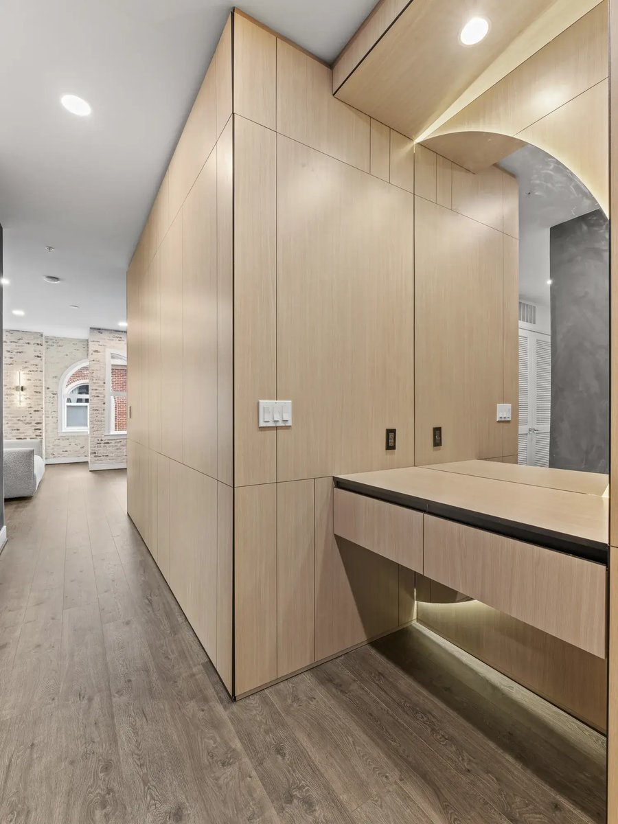 slater-condo-remodel-floating-vanity-arched-mirror-oak-millwork