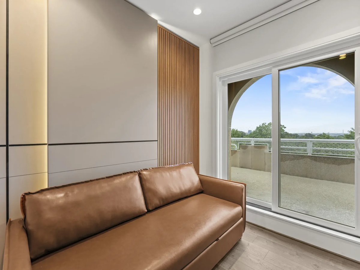 slater-condo-remodel-sitting-area-arched-window-wood-slat-panel