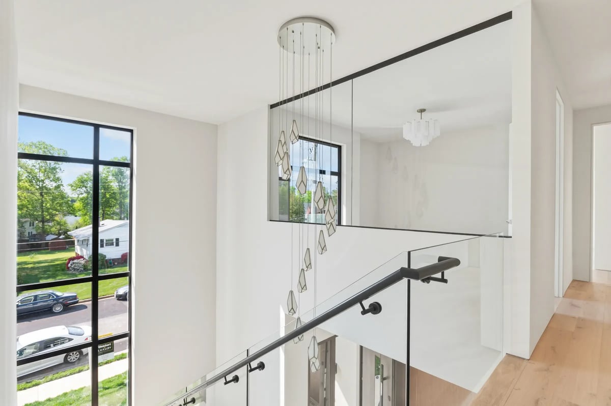 506-stephen-circle-upper-landing-glass-railing-pendant-chandelier