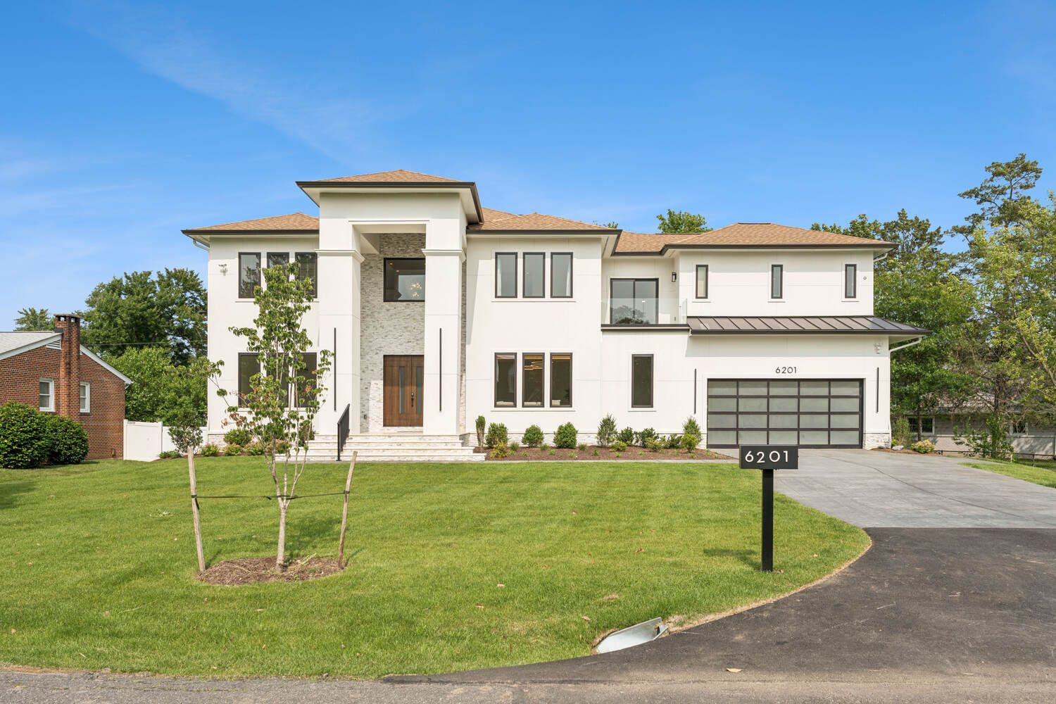 Impressive luxury house exterior and driveway by DesignLab serving Loudoun and Fairfax Counties