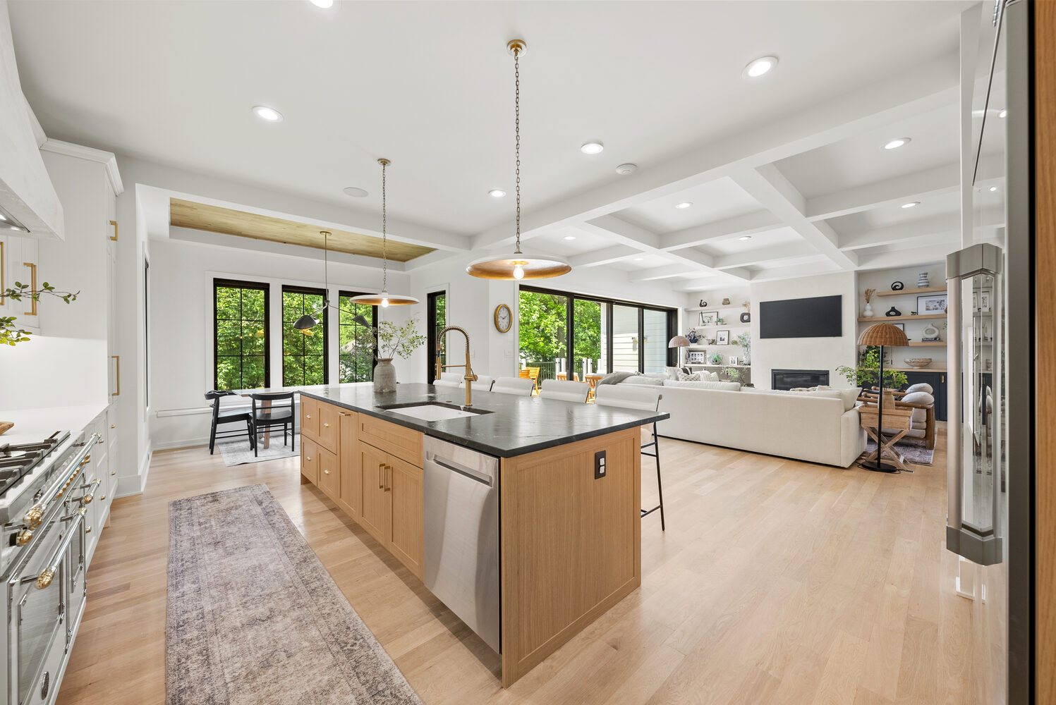 Custom home renovation with spacious kitchen and natural light by DesignLab in Metro Washington