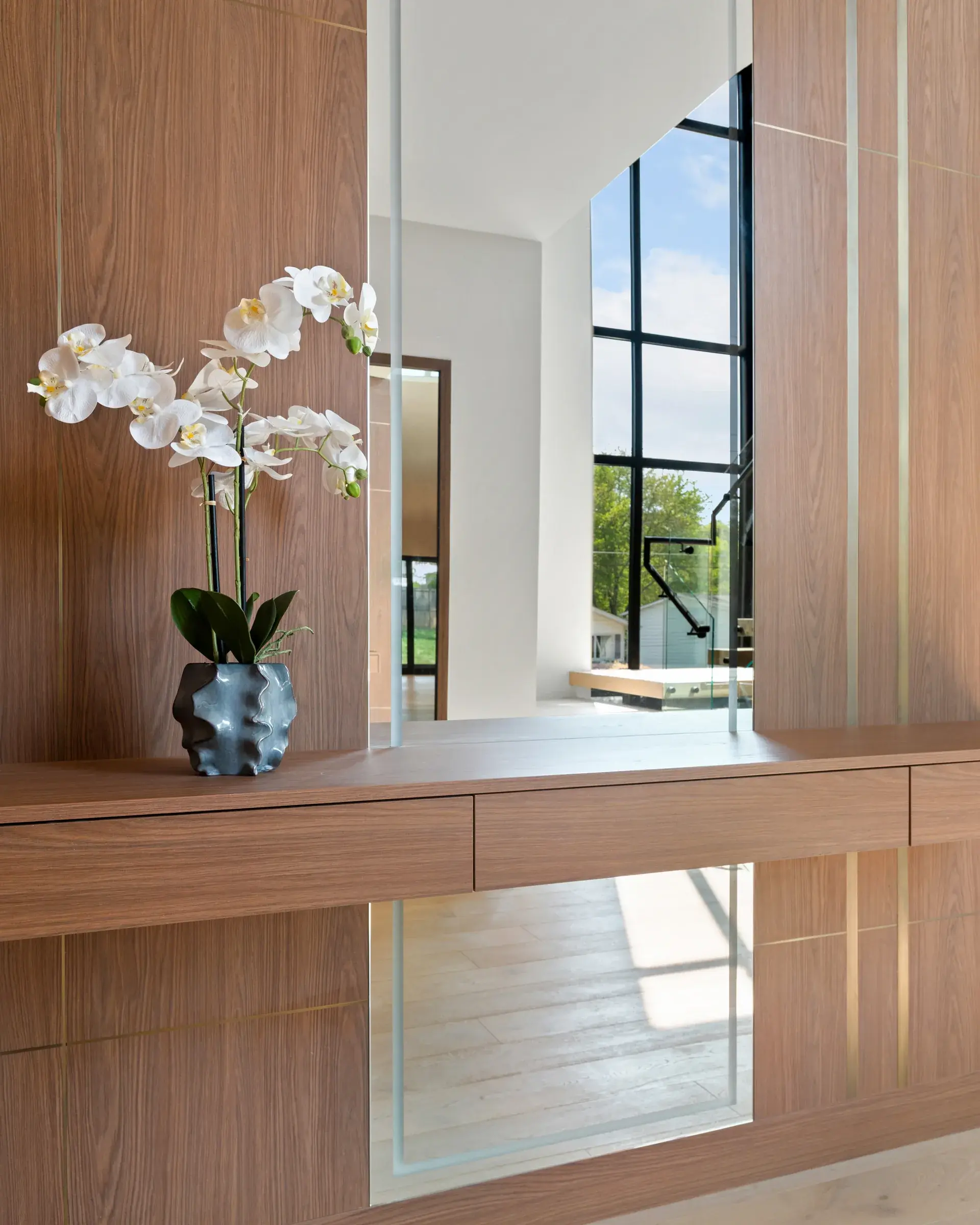 506-stephen-circle-entry-foyer-console-mirror-orchid-detail