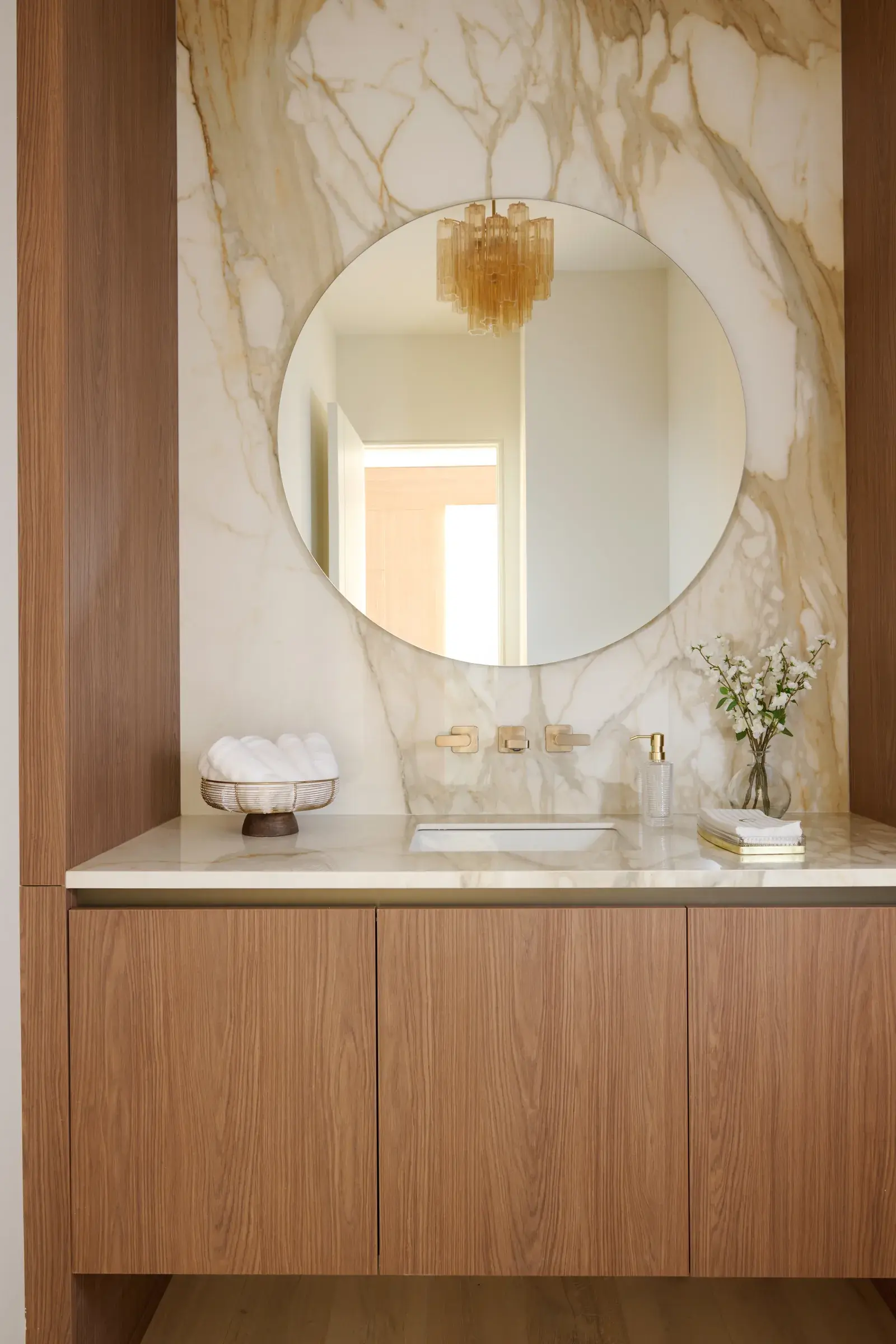 506-stephen-circle-powder-room-marble-vanity-round-mirror