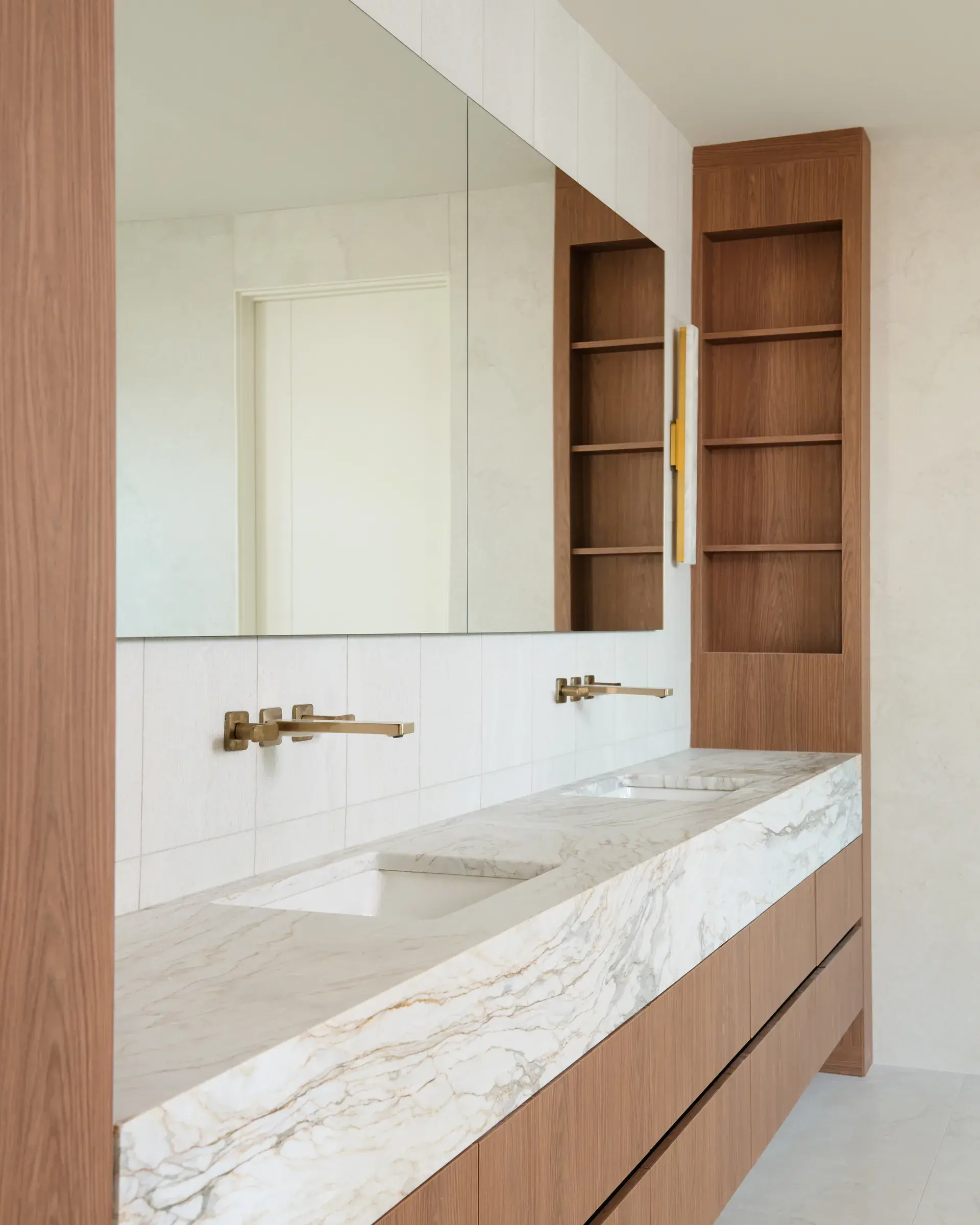 506-stephen-circle-primary-bathroom-double-vanity-marble-counter